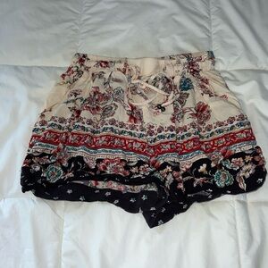Flowy patterned shorts